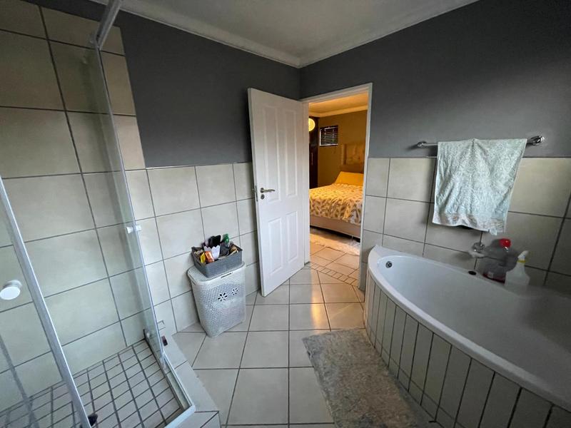 2 Bedroom Property for Sale in Kannoniers Park North West